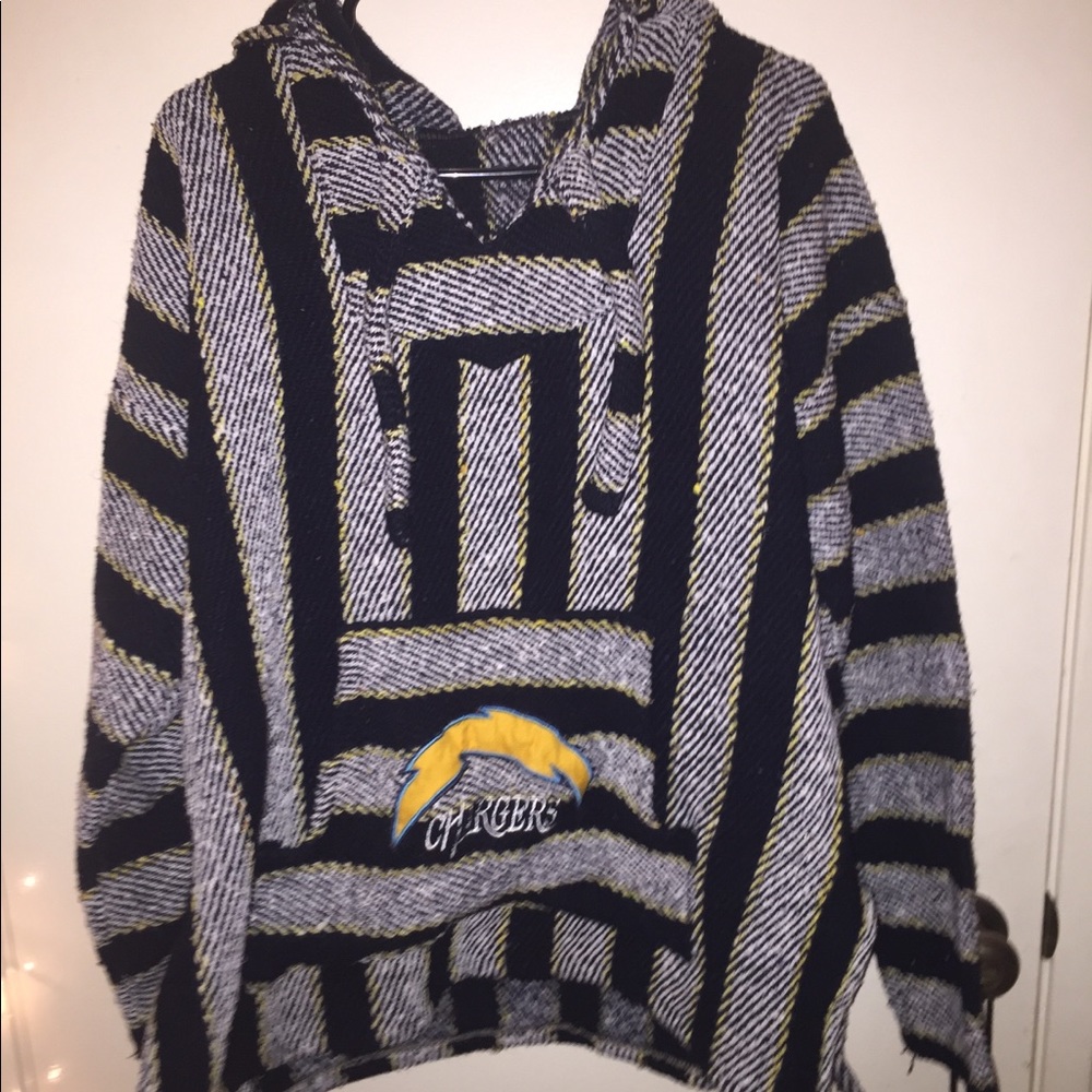 chargers poncho ⚡️
